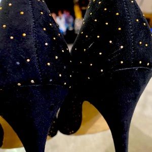 Shoes size 10 in dress shoes like new. Size 101/2 Nike new